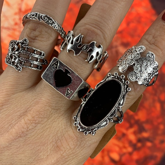 3/$10 NEW Boho Style Rings & MIDI
Rings Design Mix /silver tone BUNDLE NWOT - Picture 5 of 8